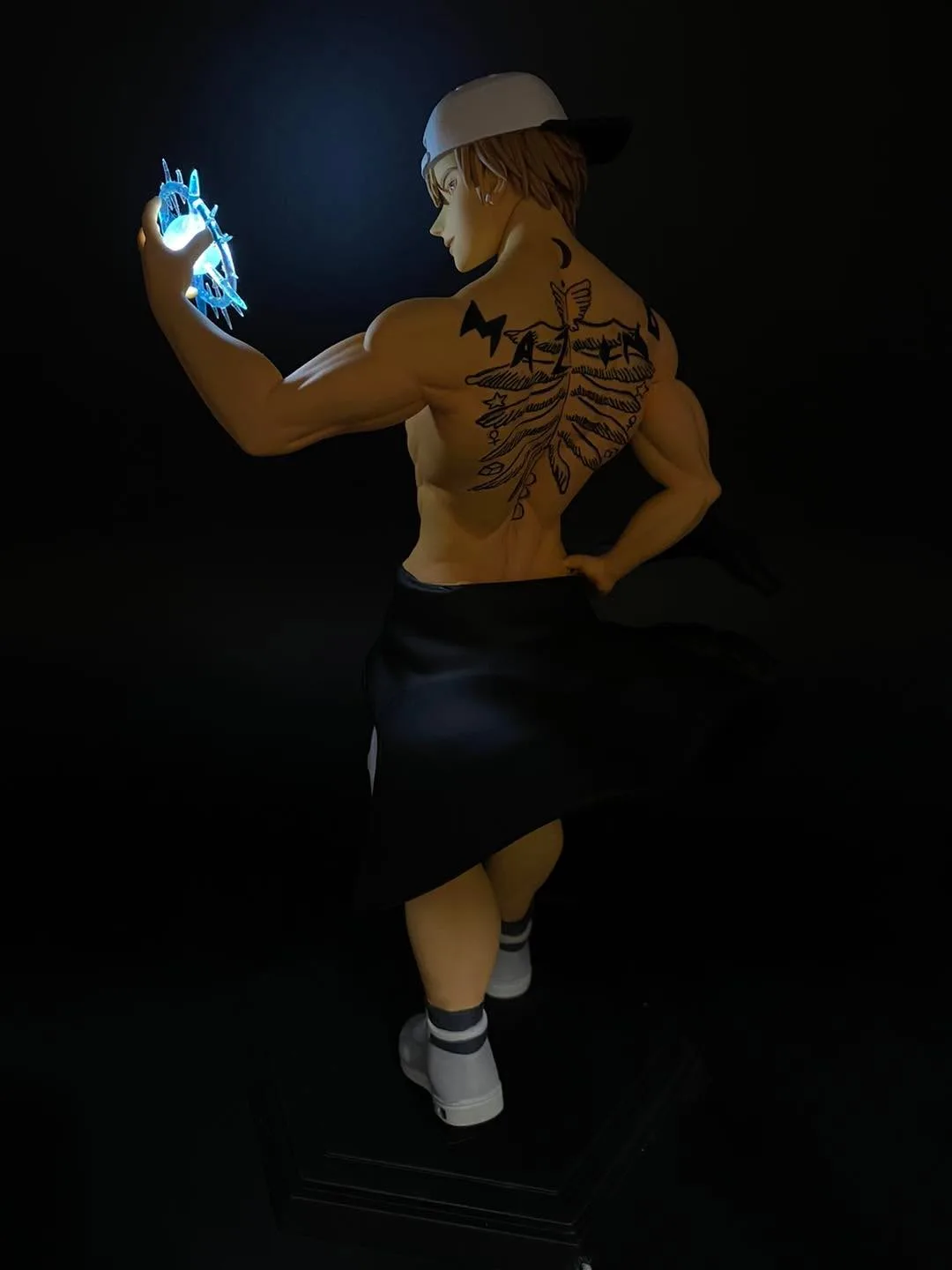 Alternate angle showing Urek Mazino's power stance and Wing Tree emblem