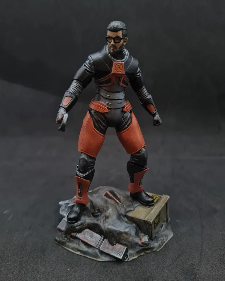 Gordon Freeman Half-Life sculpture, HEV suit detail